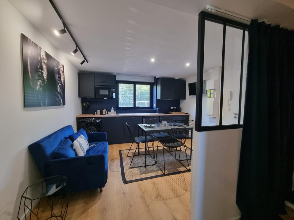 TV and multimedia, Kitchen or kitchenette, Living room