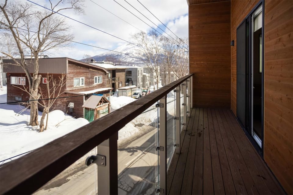 Toshokan Townhouse Apartment in Niseko