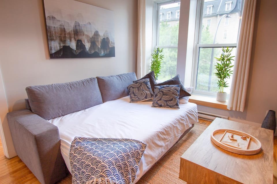 Bed, Living room