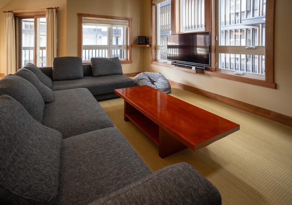 Niseko Alpine Apartments Apartment in Niseko