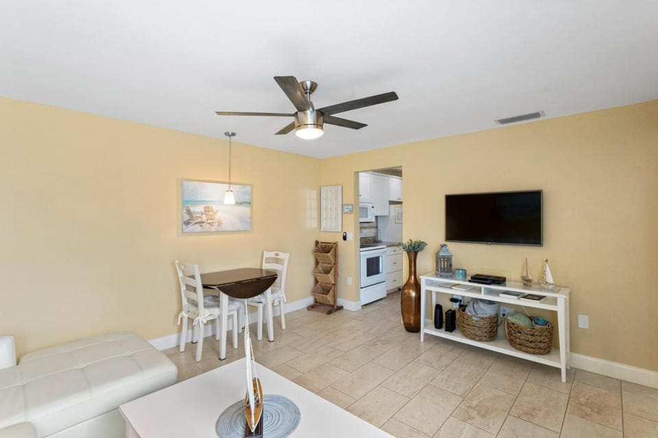 Waterfront Community with Pool #159F Apartment in Redington Beach