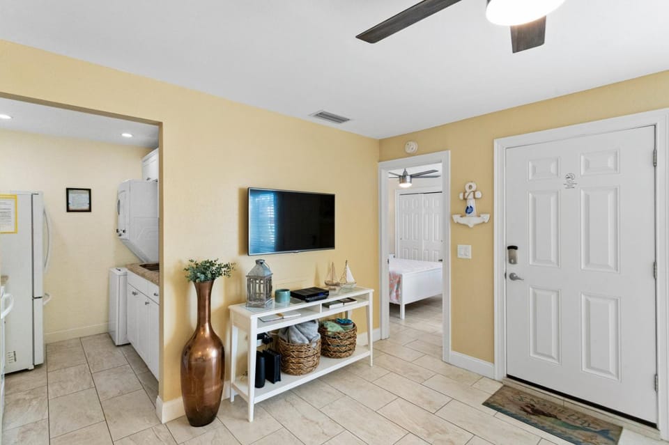 Waterfront Community with Pool #159F Apartment in Redington Beach