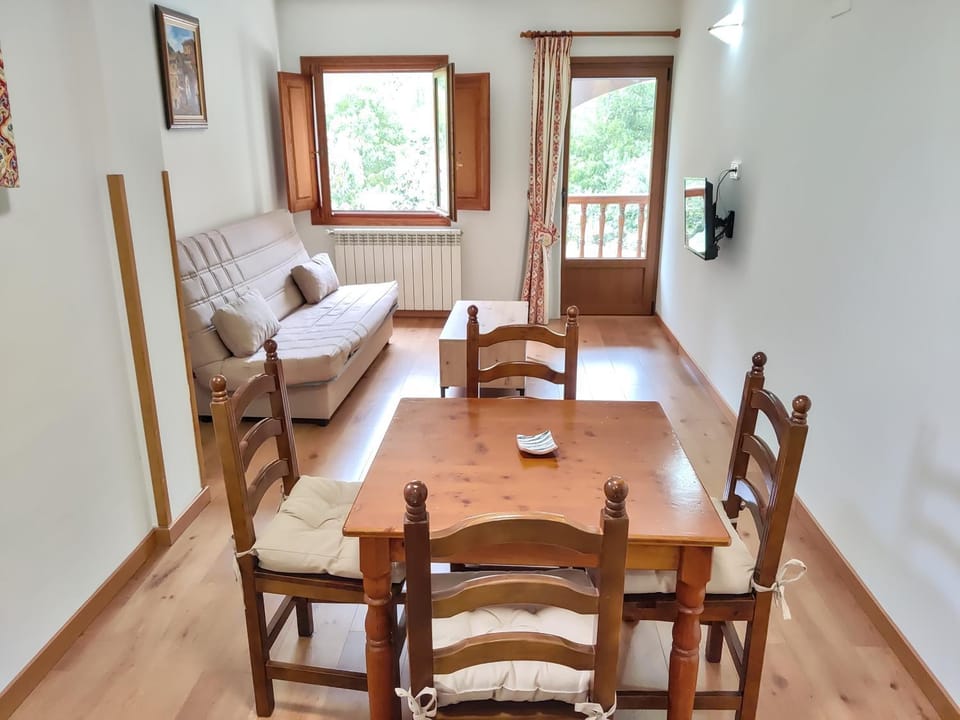 Living room, Dining area, Dinner