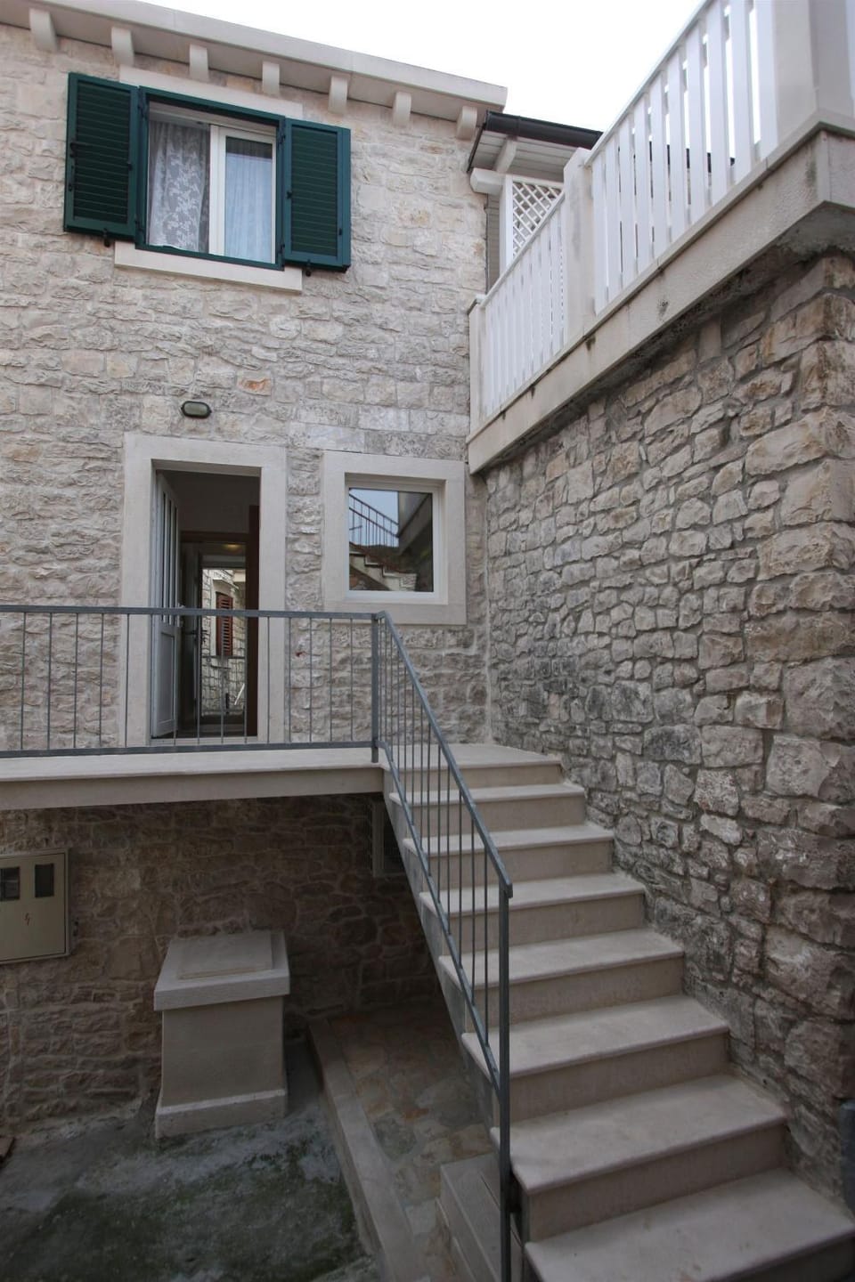 Facade/entrance