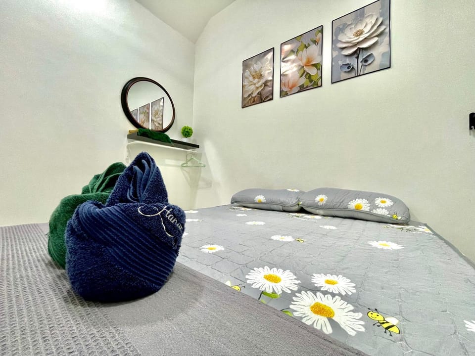 Decorative detail, Bedroom, towels