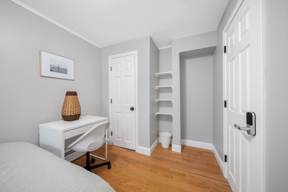 Bed, Photo of the whole room, Bedroom, wardrobe