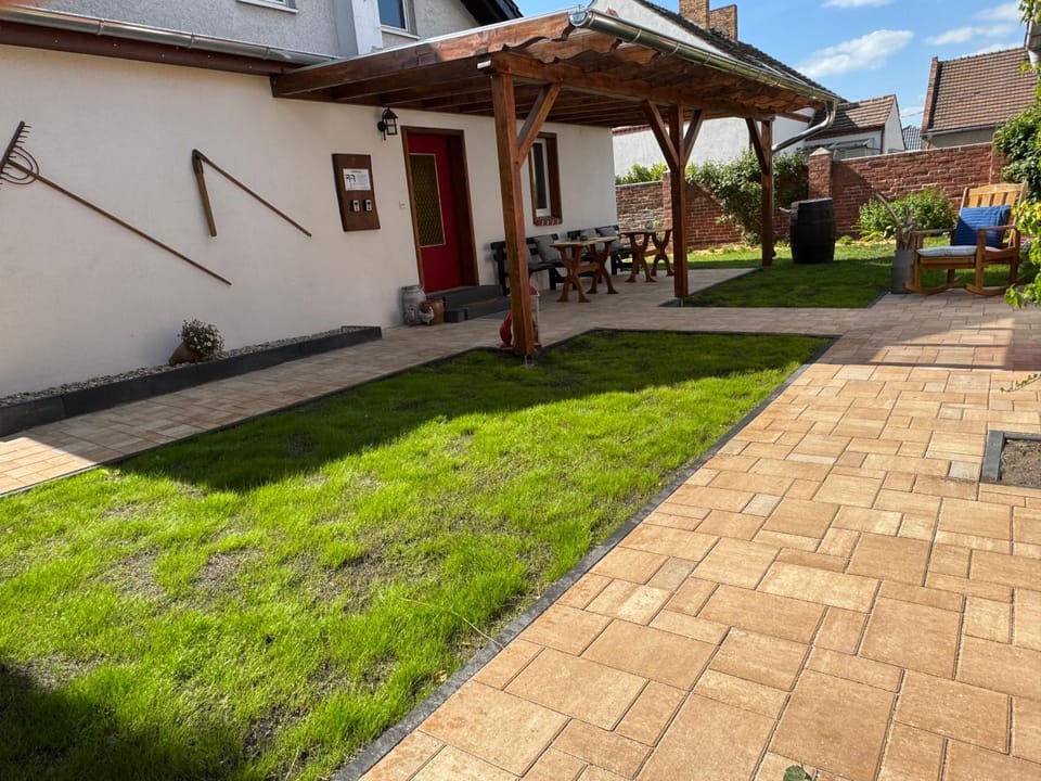Bei der Kahnfährfrau Mit NEUEM Innenhof Garten Apartment in Lübben