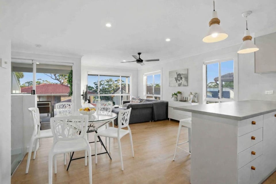 Fin and Tonic by Experience Jervis Bay House in Vincentia