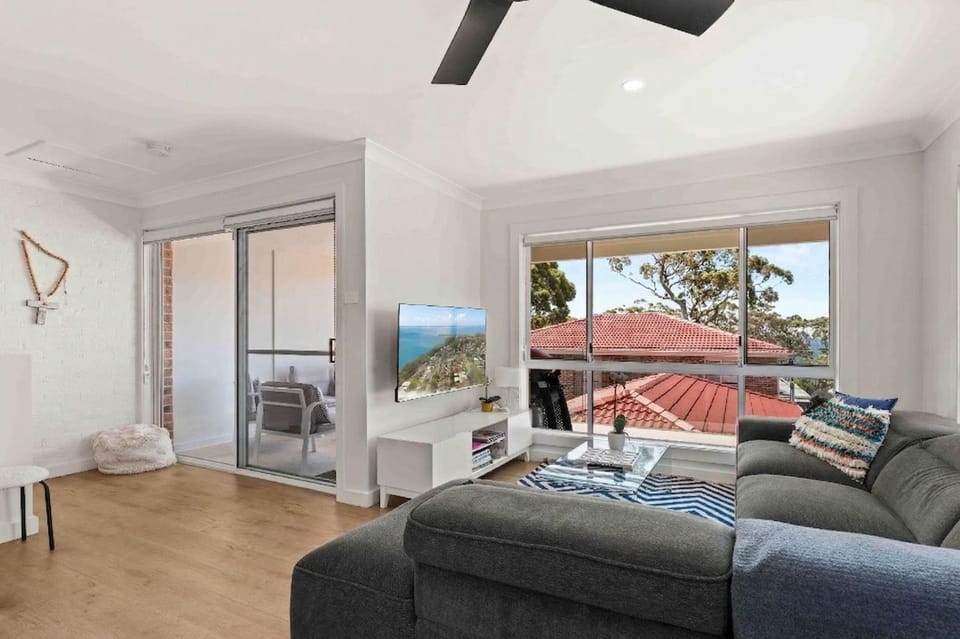 Fin and Tonic by Experience Jervis Bay House in Vincentia