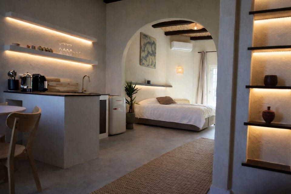 Photo of the whole room, Seating area