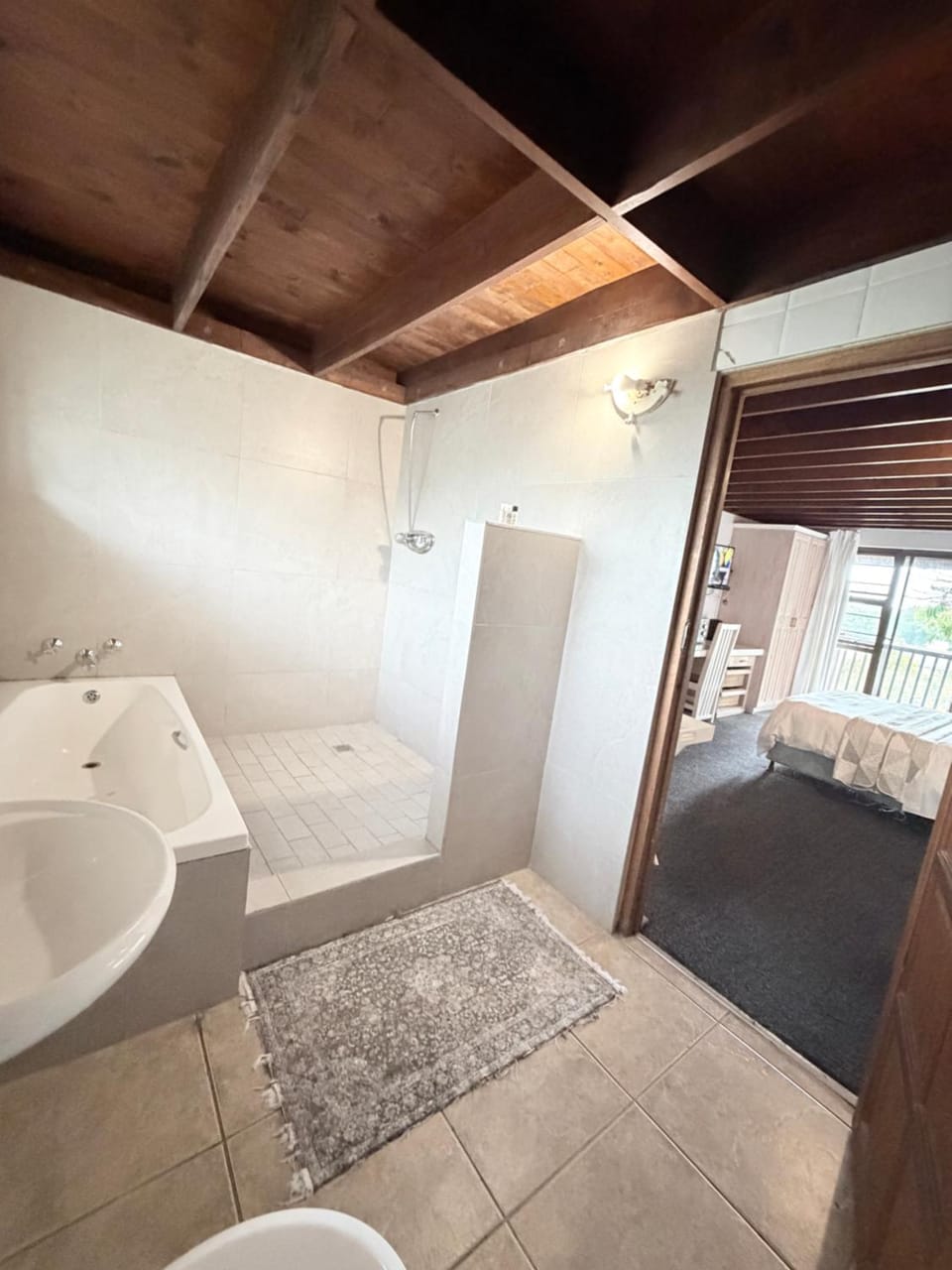 Bathroom, Photo of the whole room