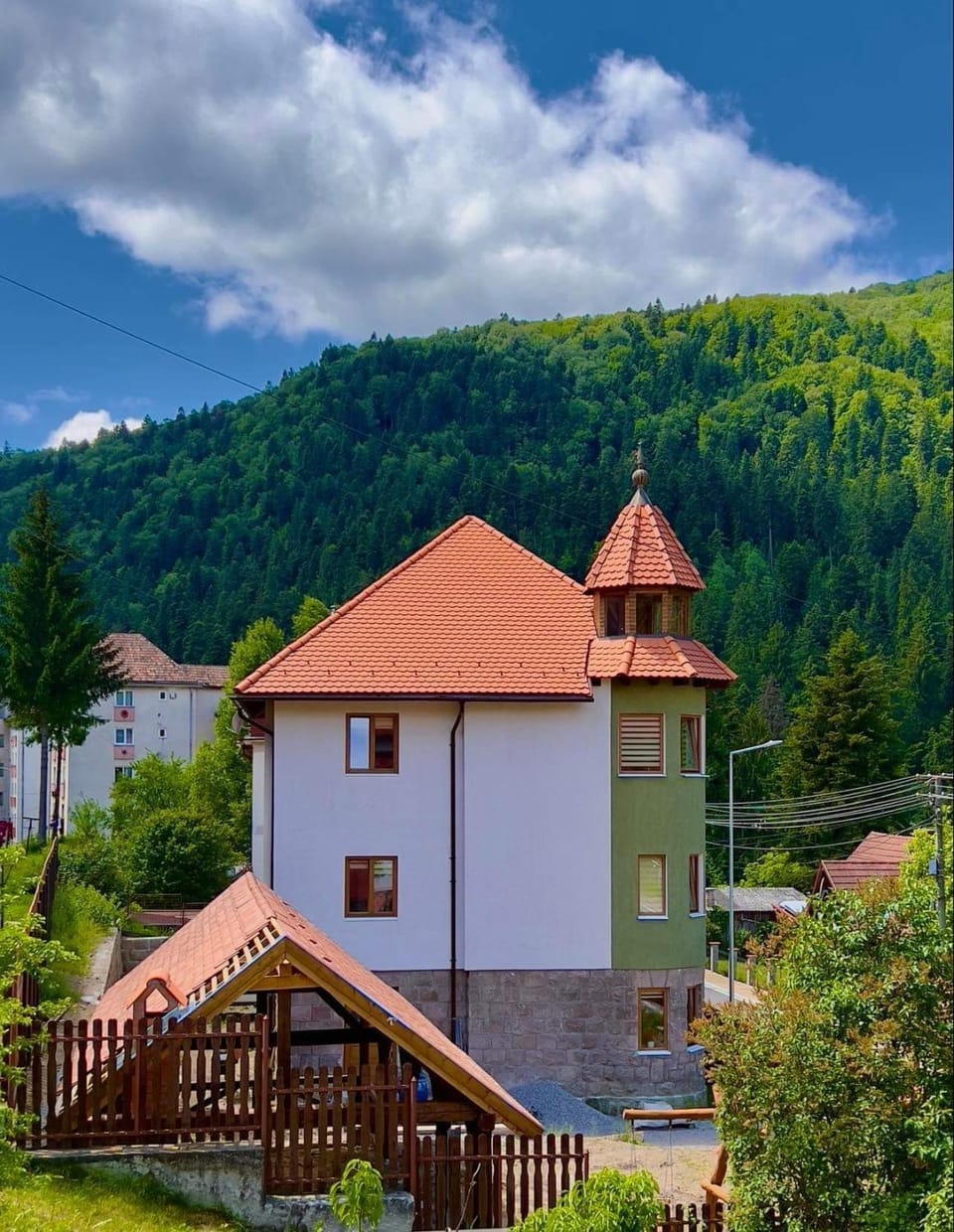 Property building, Natural landscape, Mountain view