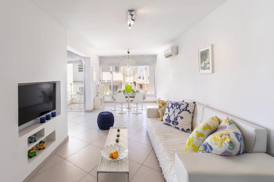 Communal lounge/ TV room, Living room