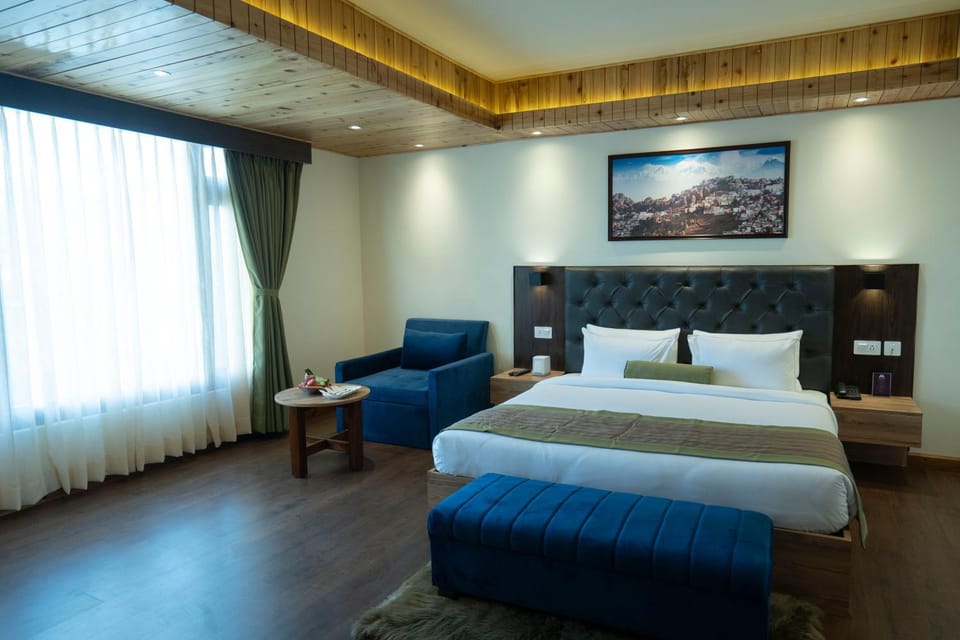 Bed, Living room, Seating area, Bedroom