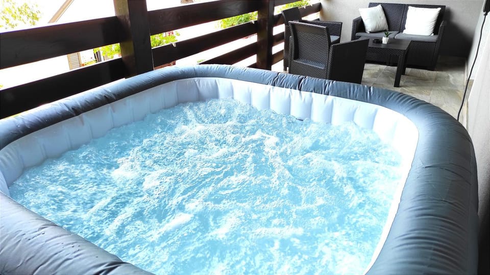 Hot Tub, Pool view