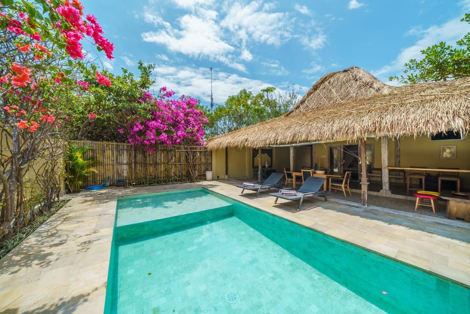 Property building, Day, Garden, Garden view, Pool view, Swimming pool, Swimming pool, sunbed