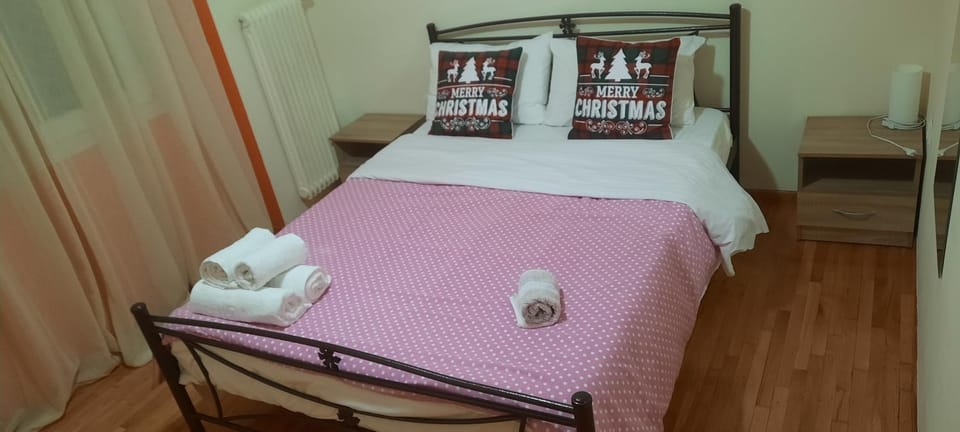 Livia's Room To Ampelokipi metro Airport line Apartment in Athens