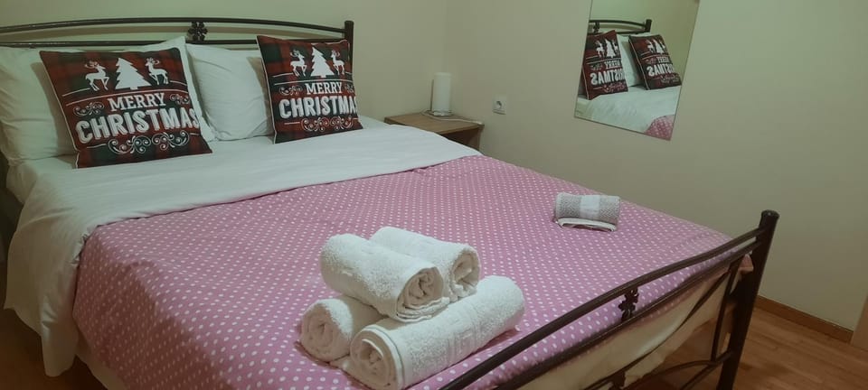 Livia's Room To Ampelokipi metro Airport line Apartment in Athens