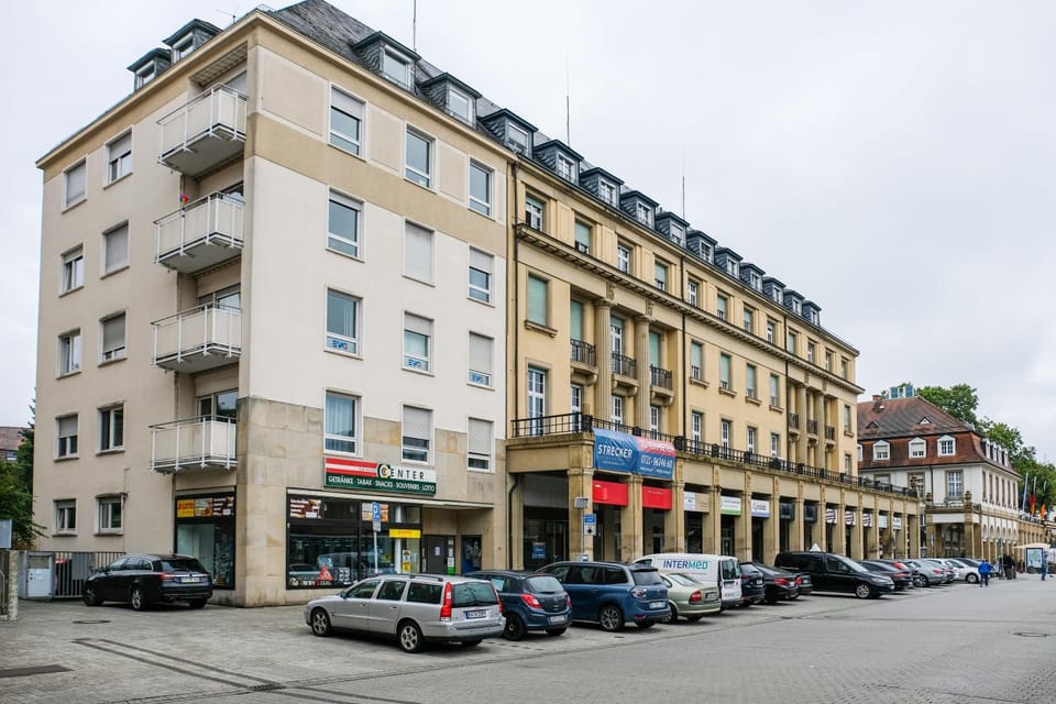 Property building, Facade/entrance, Neighbourhood, Street view, Location