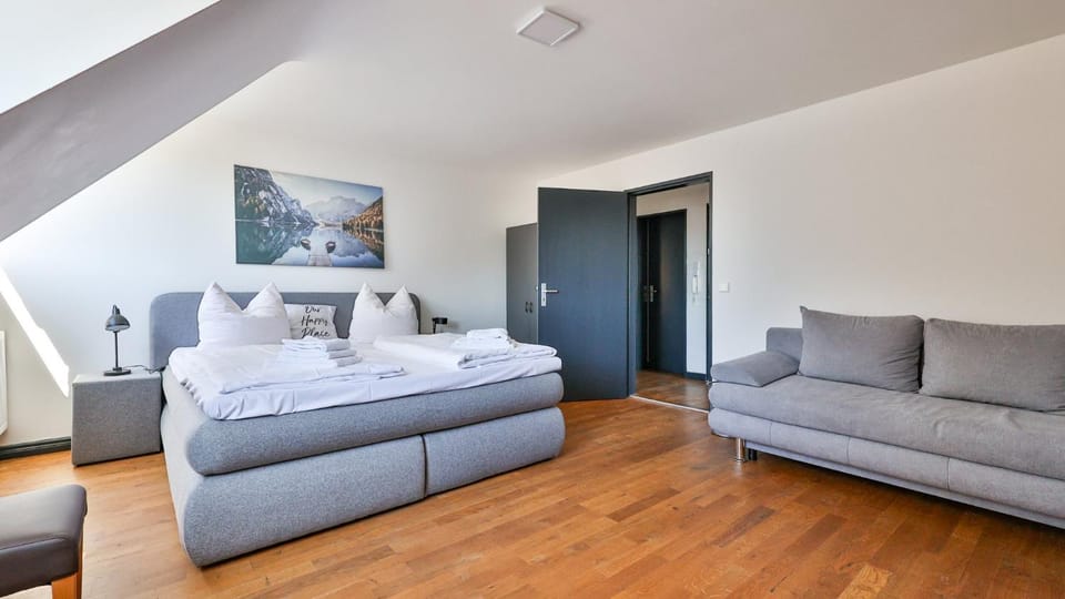 Bed, Living room, Photo of the whole room, Bedroom