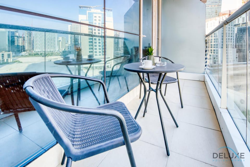 Balcony/Terrace, Street view
