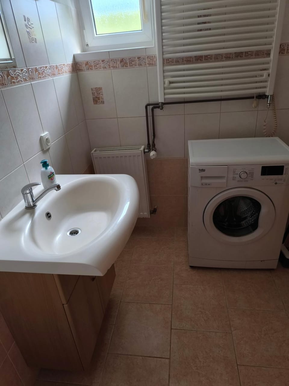 Bathroom, washing machine