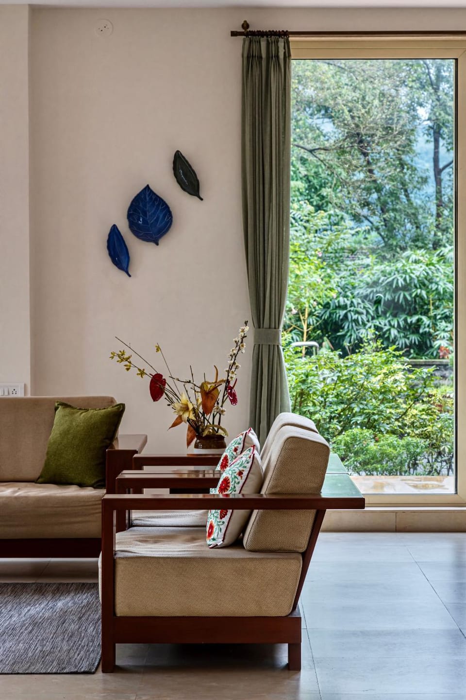 Garden, Living room, Decorative detail, Seating area, air conditioner, air conditioner