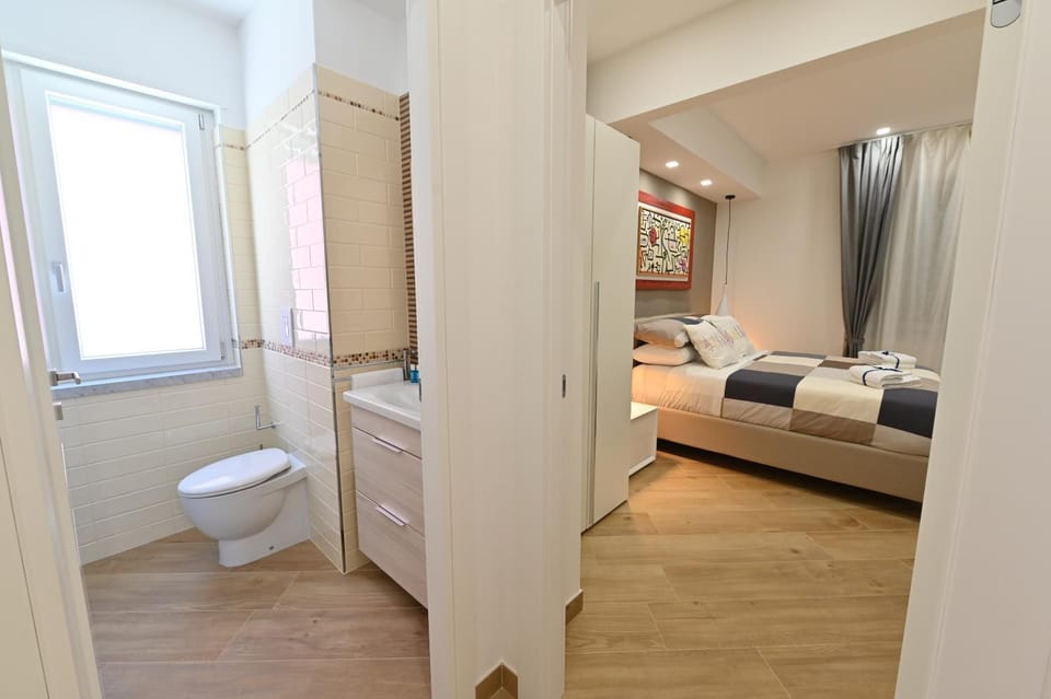 Toilet, Bed, Bathroom, Photo of the whole room, Bedroom, towels