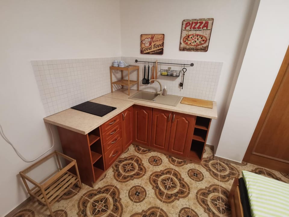 Coffee/tea facilities, Kitchen or kitchenette, Communal kitchen