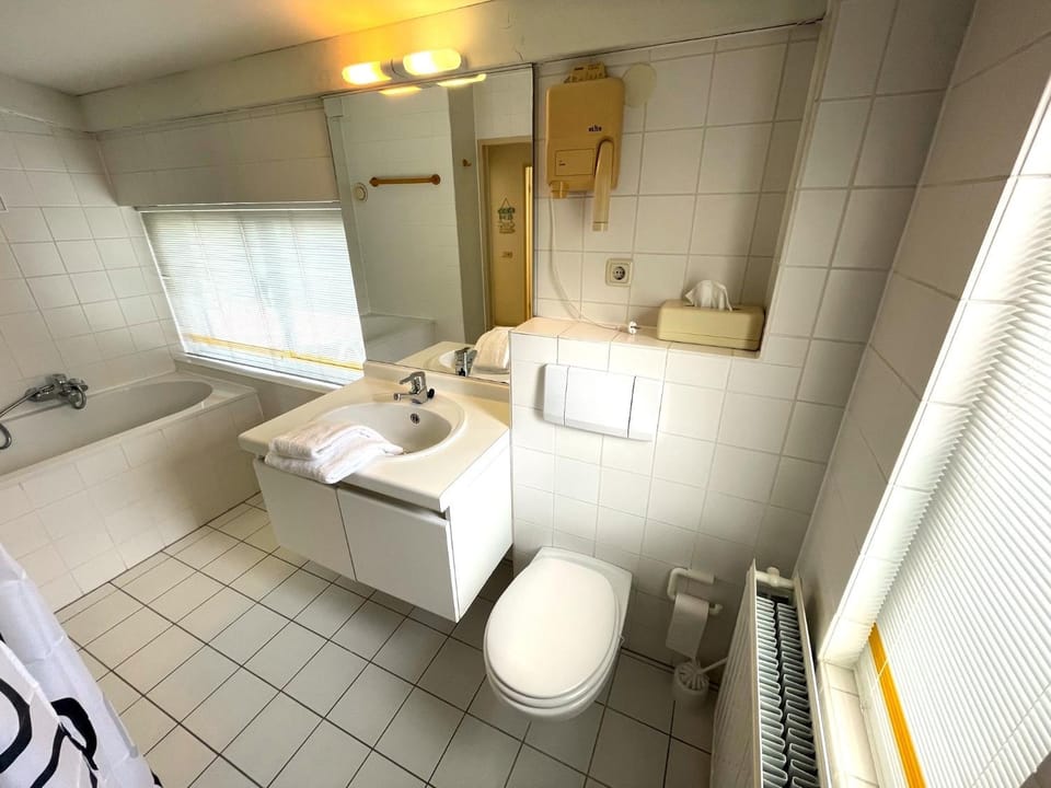 Toilet, Bathroom, Bath