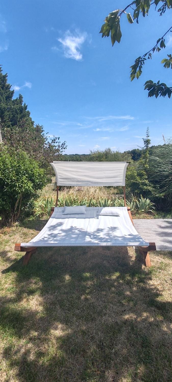 Chez Cathy Chambre d'hôte cosy avec piscine, jacuzzi et grand salon, proche futuroscope, cure thermale, wifi, salle de bain, parking Bed and Breakfast in Nouvelle-Aquitaine