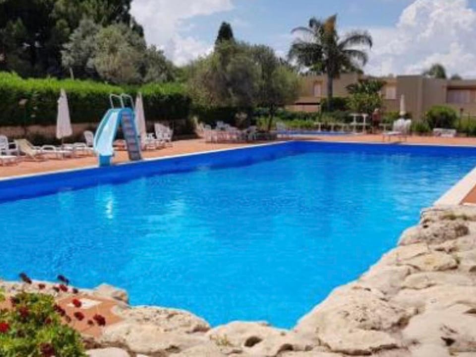 Swimming pool, Swimming pool