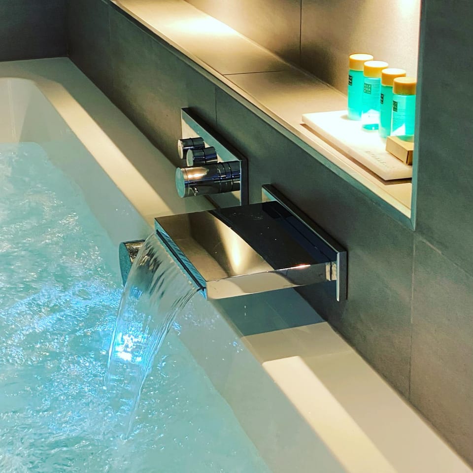 Hot Tub, Hot Tub, Spa and wellness centre/facilities, Bath