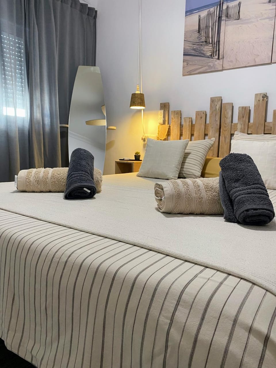 Bedroom, towels