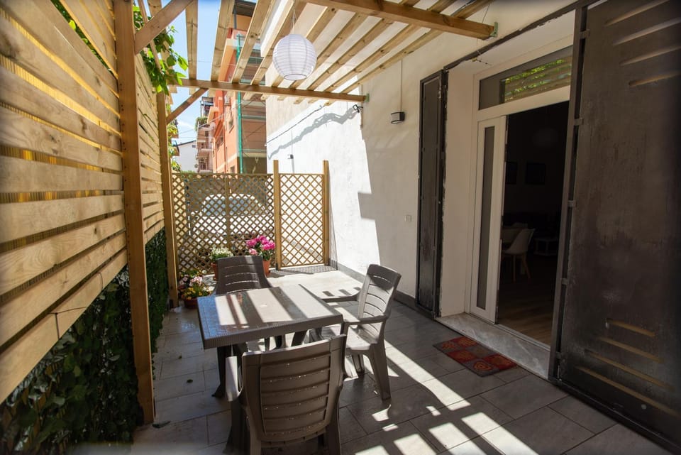 Property building, Patio, Garden, Balcony/Terrace, Balcony/Terrace