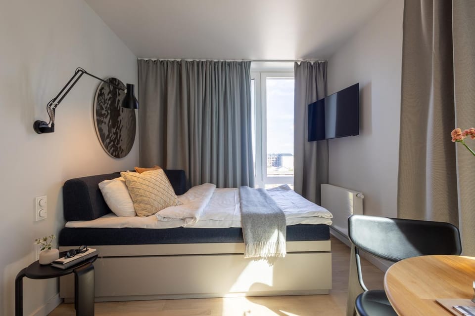 Bed, TV and multimedia, Bedroom