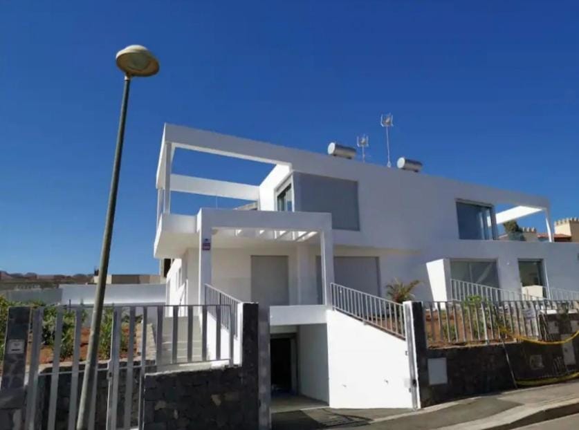 Idaira Suites adosado con piscina a estrenar-WiFi House in Palm-Mar