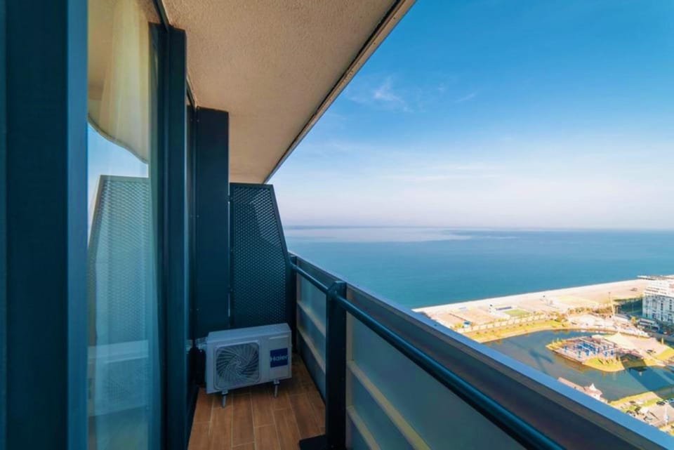 City view, Sea view