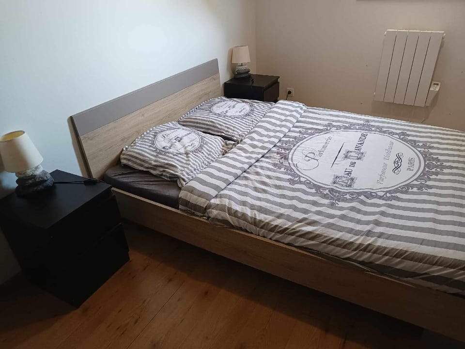 Bed, Bedroom, internet