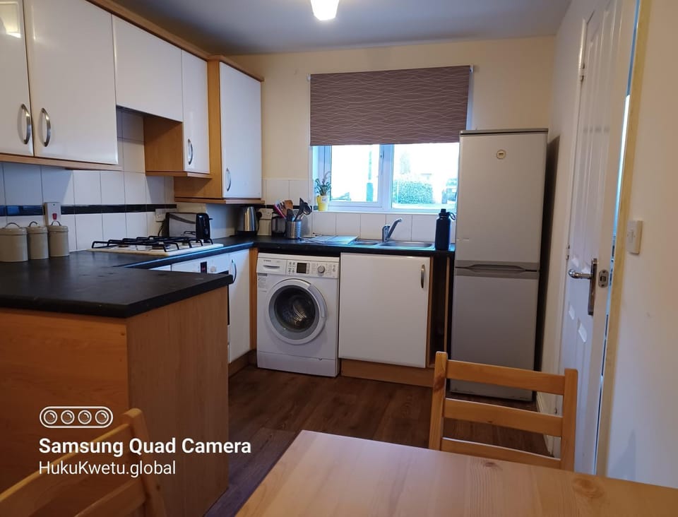 Kitchen or kitchenette, Dining area, minibar, pet friendly, stove, toaster, washing machine