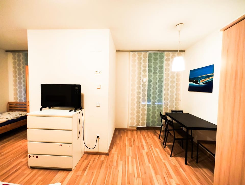 Photo of the whole room, Dining area, Bedroom