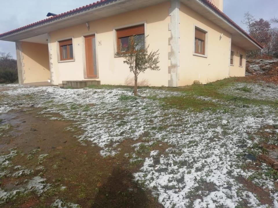 Casa da Fonte em Prada, Vinhais House in Galicia