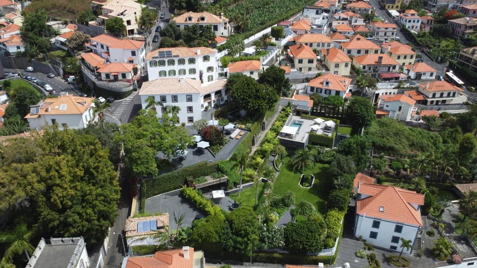 Property building, Neighbourhood, Bird's eye view, Location