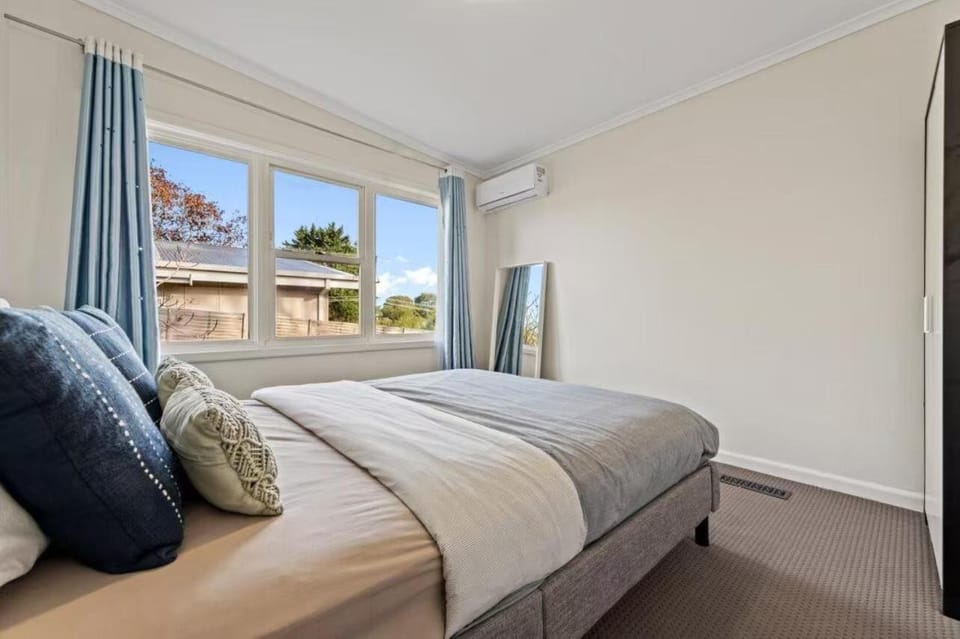 Charming House; Walk to Beach & Shops House in Rosebud
