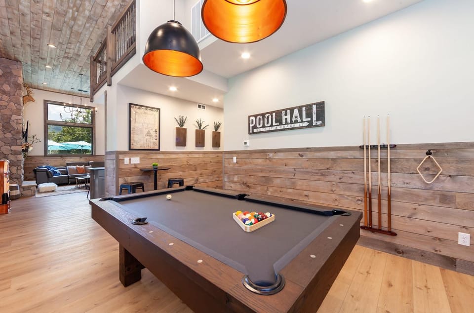 Bowling Waterfront Luxury MtnViews Pool Sleeps12 House in Sevier County