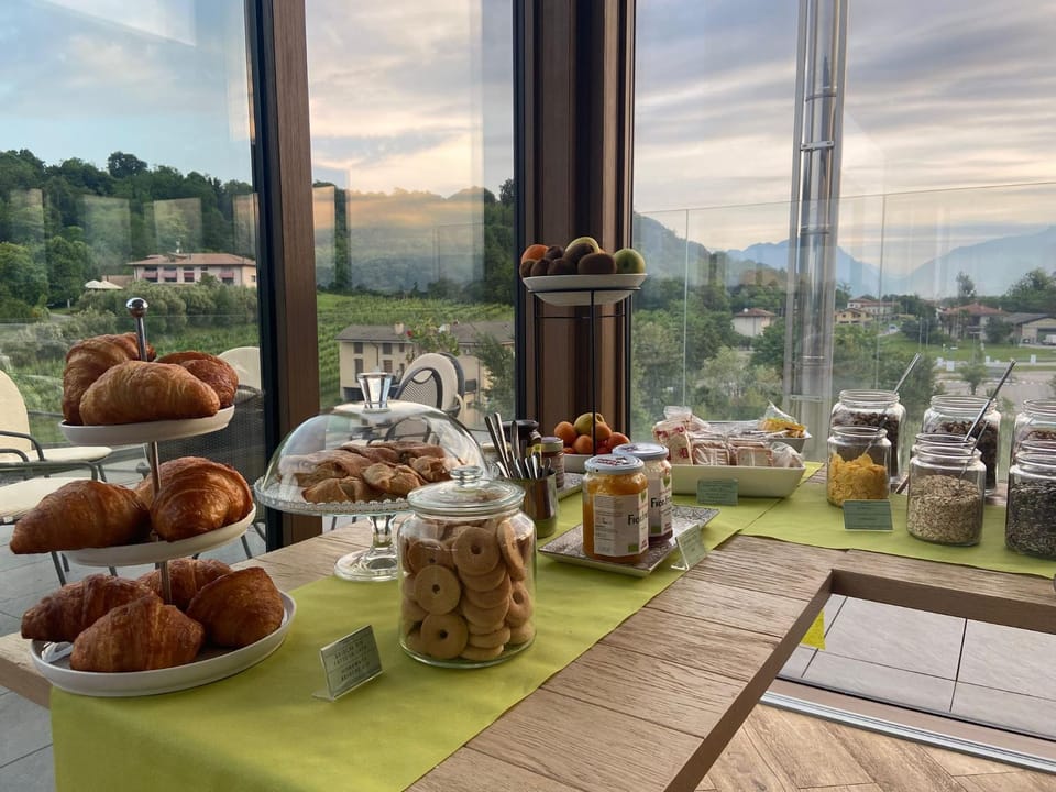 Food and drinks, Food, Mountain view, Breakfast, Continental breakfast, Buffet breakfast