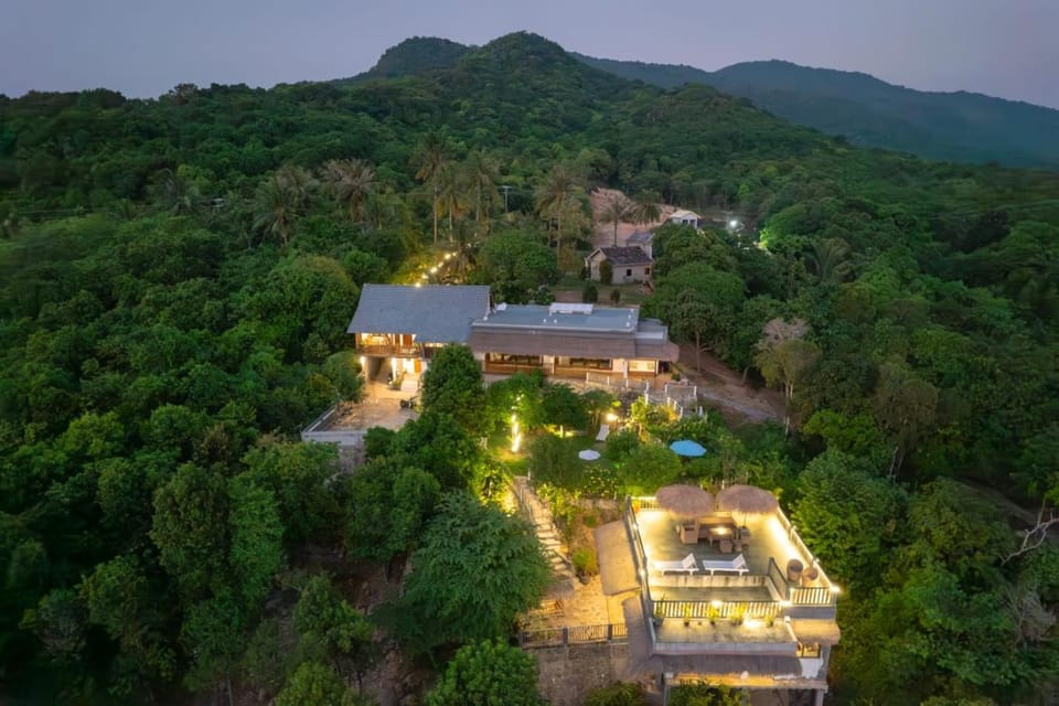 Property building, Nearby landmark, Natural landscape, Bird's eye view