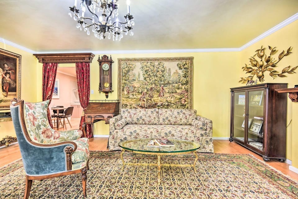 Romantic Pasadena Home with Covered Porch! House in Altadena