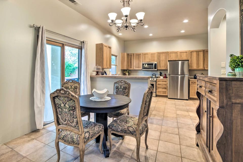 2 Mi to Downtown Sante Fe: 4BR Retreat w/ Patio House in Santa Fe