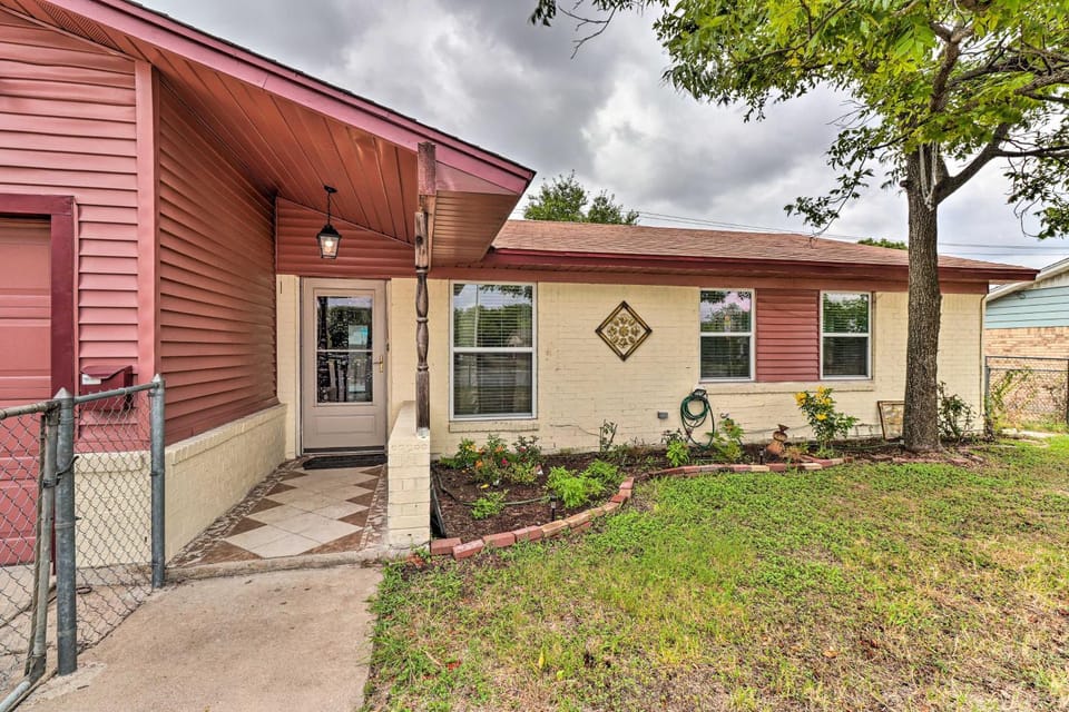 6 Mi to Fort Hood Killeen Home with Yard and Patio House in Killeen